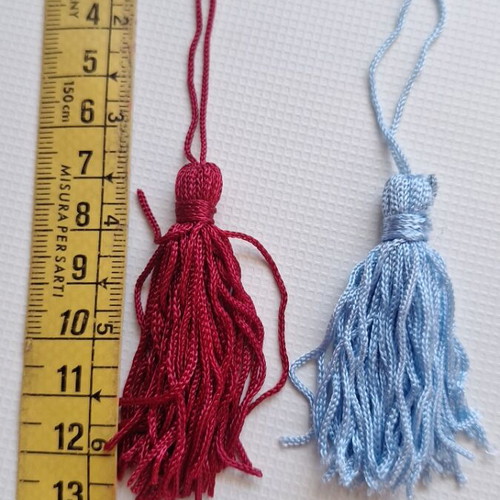 Decorative tassels in sky blue and burgundy, pack of 90 each