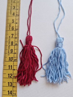 Decorative tassels in sky blue and burgundy, pack of 90 each