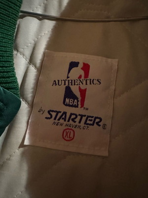 Boston Celtics jacket like new, authentic, size XL