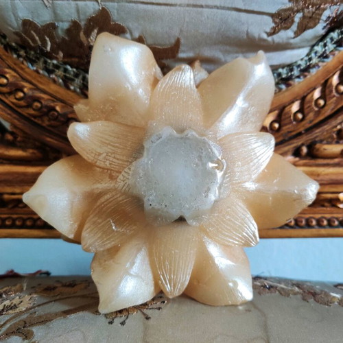 Decorative flower-shaped candle like new