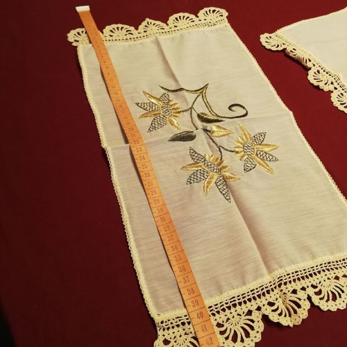 Handmade silk embroidery set of 3 pieces like new