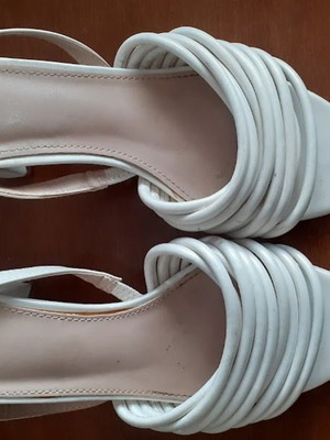White sandals like new with tubular straps and block heel
