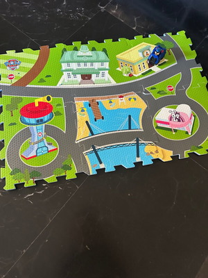Paw Patrol puzzle mat like new, soft material with figure