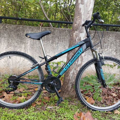 Clermont Tribal Mountain Bike used, 24 inch wheel, Shimano XT gears
