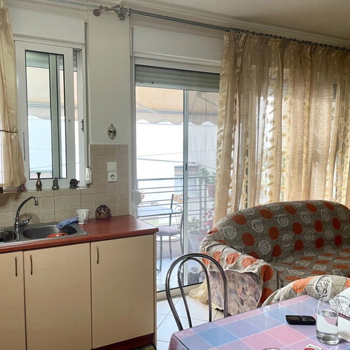 Οροφοδιαμέρισμα 75 τ.μ. στον Νέο Κόσμο με 2 υπνοδωμάτια και θέση στάθμευσης