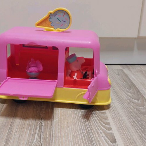 Peppa ice cream truck toy like new