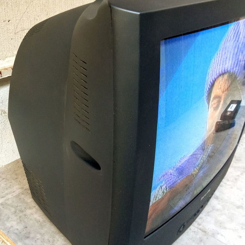 Philips 21PT 1354/01 21-inch TV, ideal for 1990s video games