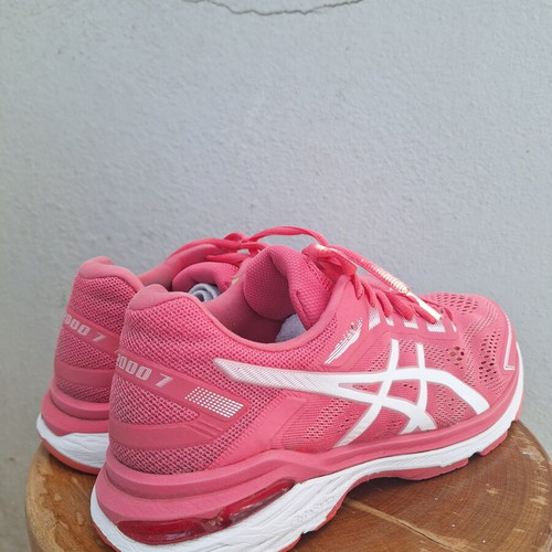 Asics GT-2000 7 running shoes, size 42, pink and white