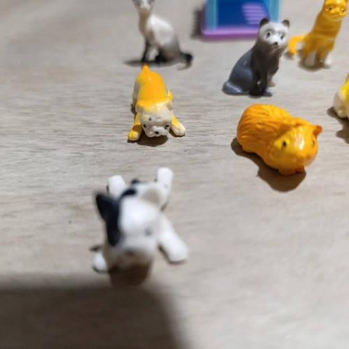 Schleich animal figures set of 5 with house used