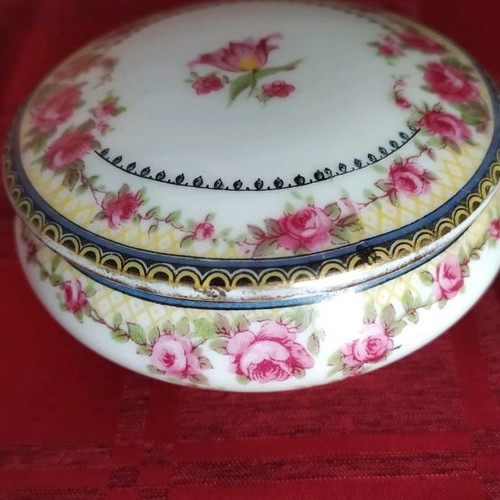 Antique KPM bonbonniere used 1950-1960 from Germany