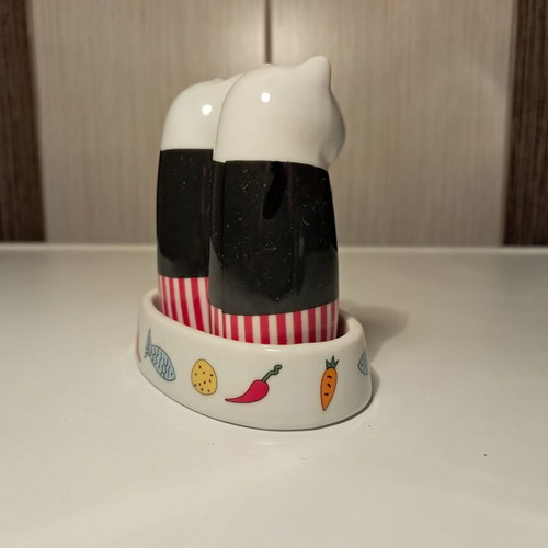 Cilio porcelain salt and pepper set new, 3 pieces with base