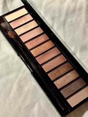 Autograph eyeshadow palette used in nude shades