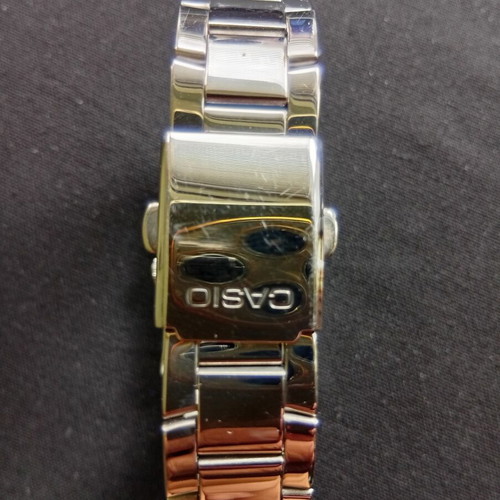 Casio men's quartz watch with metal strap