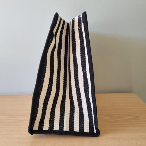 Striped straw handbag new, black and white