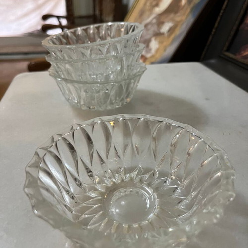 Dessert bowls used, set of 4 pieces