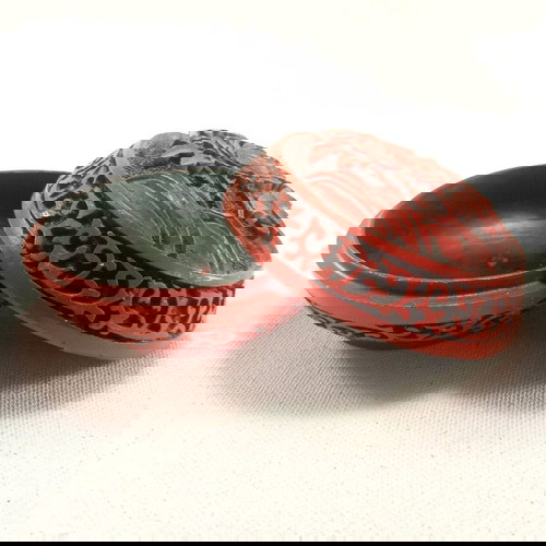 Σκαλιστό ξύλινο κουτάκι μεταχειρισμένο, διάμετρος 8.5εκ.