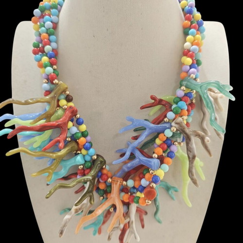 Necklace new, colorful beads and coral design