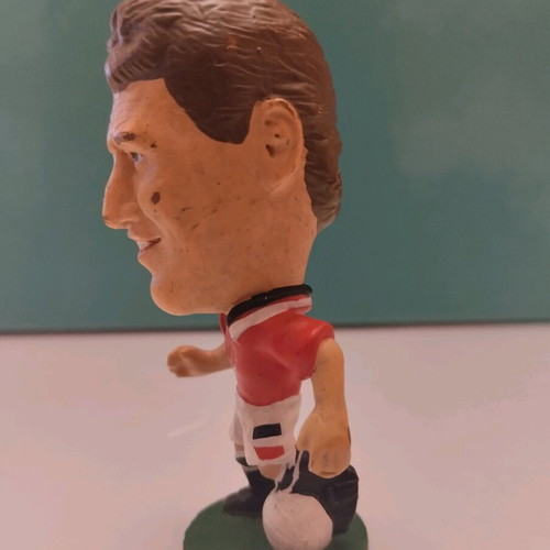 Steve Bruce Manchester United 1995 collectible figure used