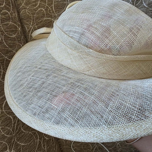 Gallery Lafayette hat 100% Sinamay new, beige, size 57