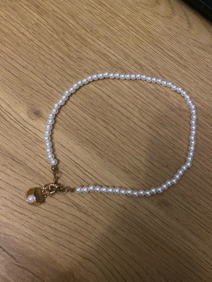 Beaded necklace like new, white