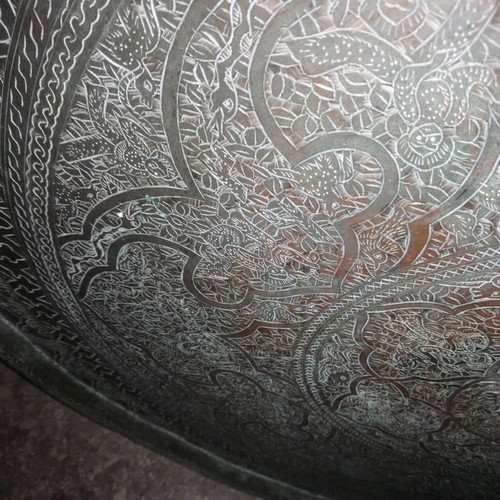 Sini tray used with handmade engraving, very large