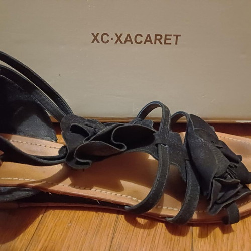 Black flat sandals size 41 like new