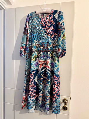 BSB dress airy and cool size M like new, multicolored