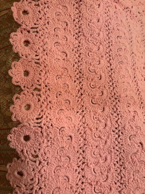 Handmade crochet blanket pink like new, 200×200 cm, vintage
