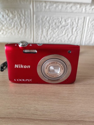 Nikon COOLPIX A100 digital camera like new, 20.1MP, 5x optical zoom