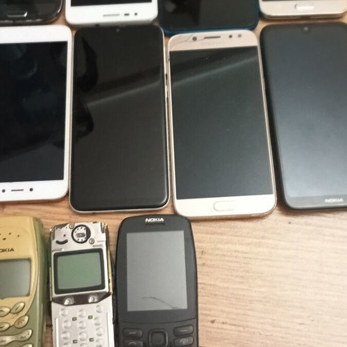 Mobile phones used, pack of 23 various models, no chargers