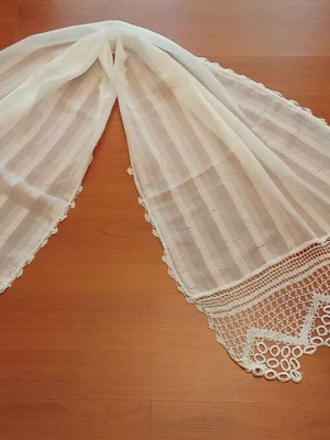 Τράβερσα ολόμεταξη με μεταξωτή χειροποίητη δαντέλα καινούργια