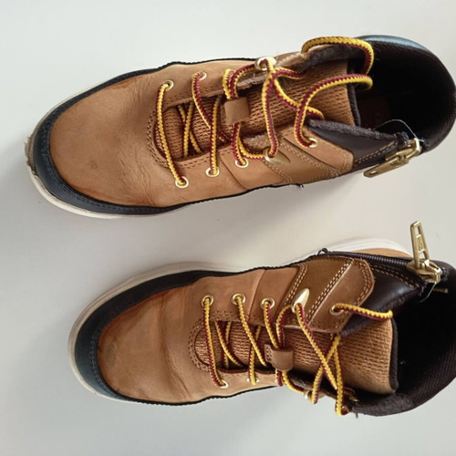 Timberland Seneca Bay Hiker kids boots size 33 used, yellow leather