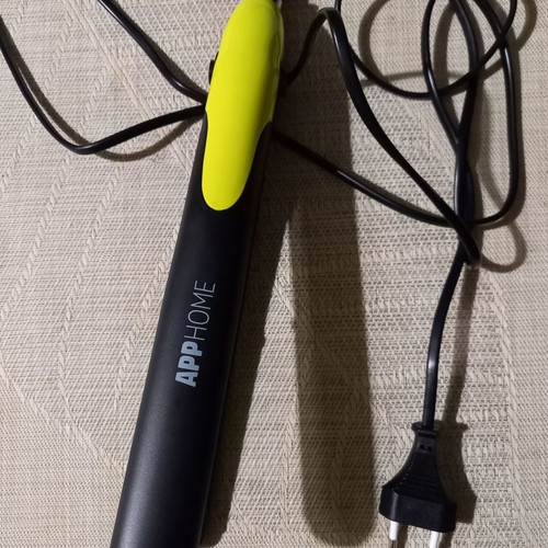 APP HOME hair straightener used, green color