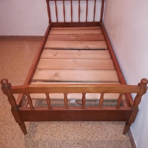 Κρεβάτι μονό μεταχειρισμένο σε καλή κατάσταση