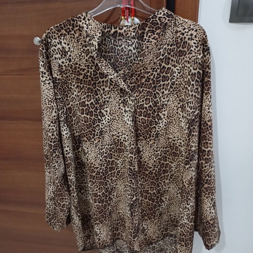 Zebre Print Shirt like new, one size, black and brown