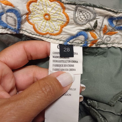 Guess shorts size 28, waist 80 cm, like new