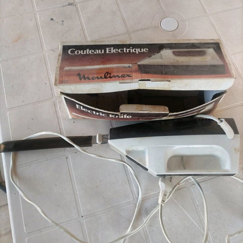 Electric knife used