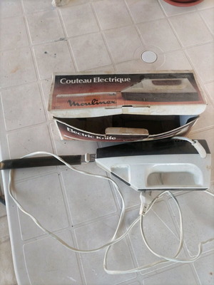 Electric knife used