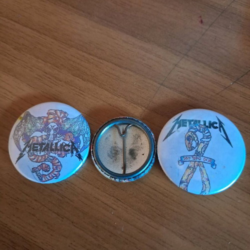 Metallica pins like new, pack of 2