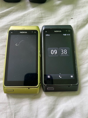 Nokia N8 used phones for parts, set of 2