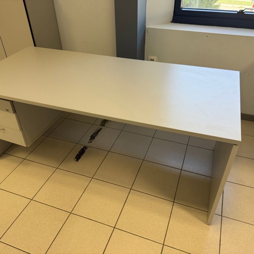 Set of 10 office desks