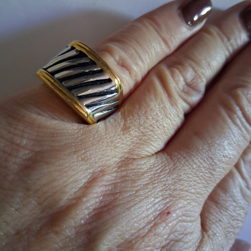 Unisex statement ring size 54, like new, gold and silver tone