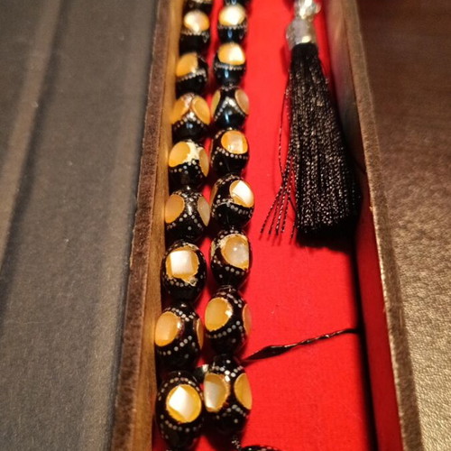 Komboloi handmade from Yusuri amber and silver with tassel