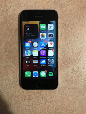 iPhone SE 1-во поколение 32GB употребяван, добро състояние, черен