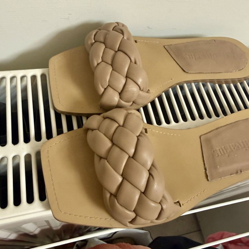 Stradivarius flat beige nude sandals mules like new, size 37