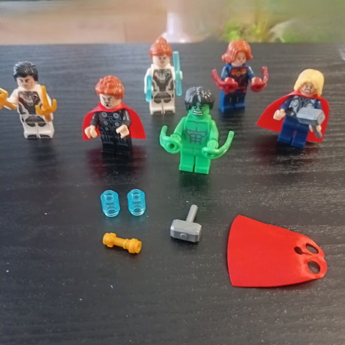 Compatible Superhero Figures like new, not LEGO