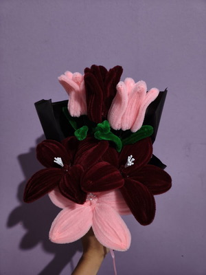 Handmade flower bouquet in pink and burgundy, 6 flowers