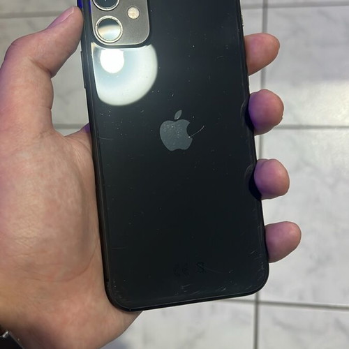 iPhone 11 used with cracked screen, 128GB, 87% battery health