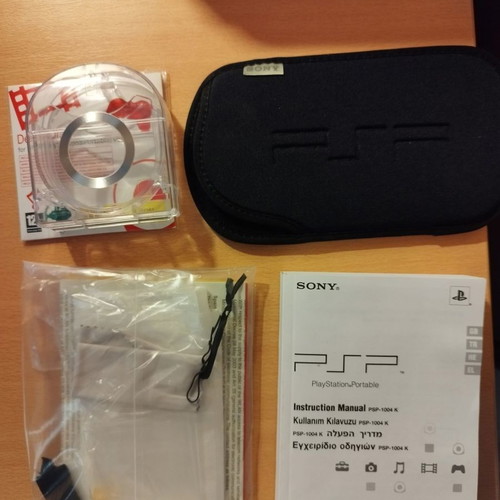 PlayStation Portable (PSP) 1004k Value Pack used with 3 games and manual