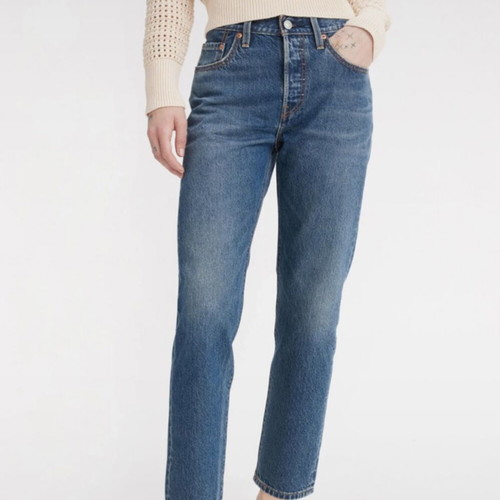 Levi's 501 Crop Jeans like new, size 26x28, lightweight blue denim